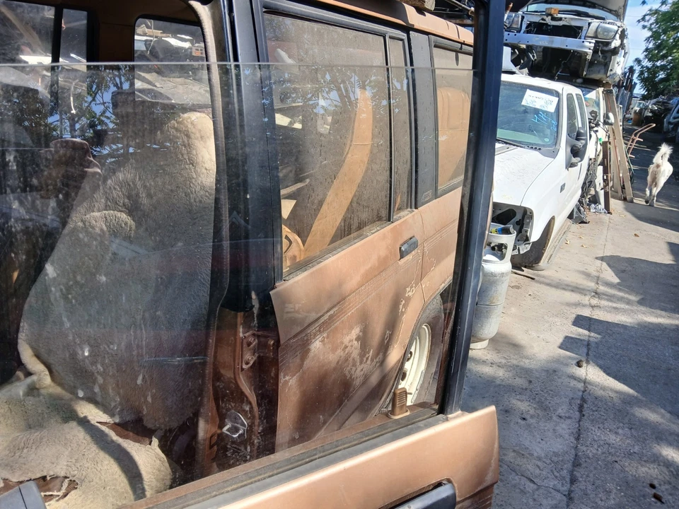 86 Isuzu Trooper Delantero Izquierdo LH Driver Puerta Vidrio Enrollado Vidrio Usado Foto 2 de 4