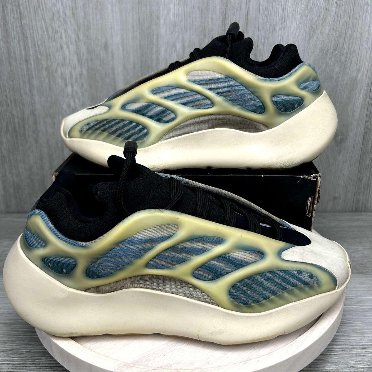 adidas Yeezy 700 V3 Kyanite Blue Mens GY0260 Blue Teal Cream Sneakers OG