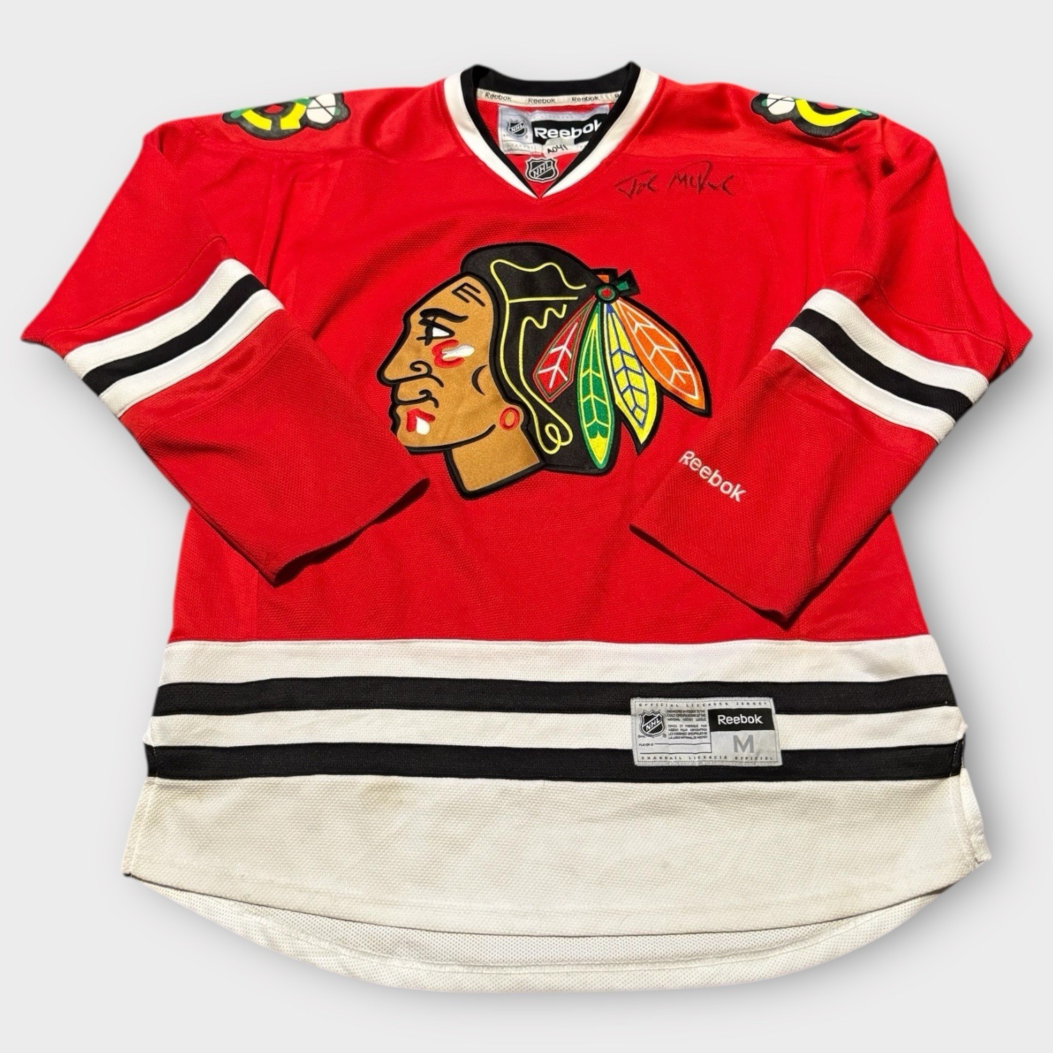 SIGNED Reebok NHL Chicago Blackhawks Mens Medium V-Neck L/S Jersey Hockey Sports