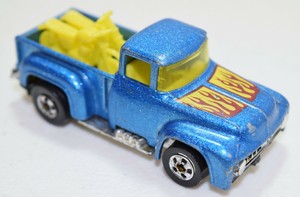 hot wheels 1973 blue truck with motorcycles