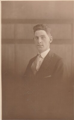 UNIDENTIFIZIERTER MANN von Pollard Graham & Sohn, Derby, Northants - Vintage POSTKARTE