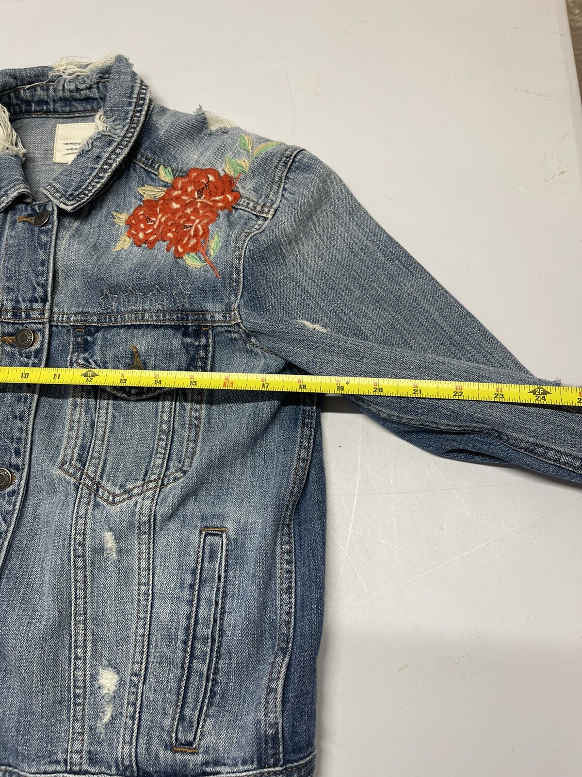 AMERICAN EAGLE Small jean jacket embroidered Just… - image 9