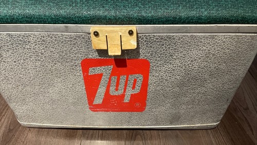 Antique 7 Up Pop Metal Cooler With Drain Handles and Padded Lid Vintage See Pics - Picture 9 of 23