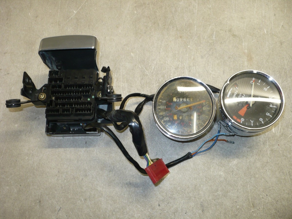 HONDA 84-85 85 VT700 C SHADOW 700 GAUGES SPEEDOMETER TACHOMETER