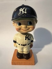 NY Yankees MLB 1960 Vintage Bobblehead Extremely Scarce Color Base Nodder