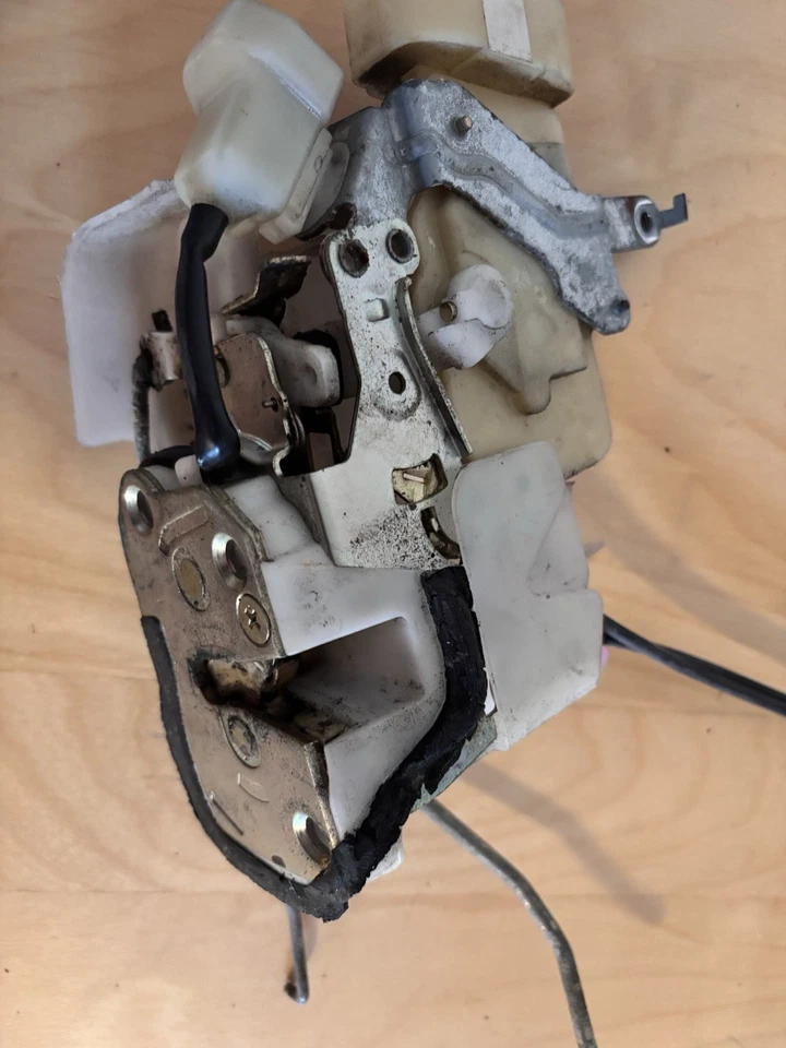 Atuador de trava de porta dianteiro direito do passageiro Lexus GS300 GS400GS430 1998-05 fabricante de equipamento original - Imagem 4 de 4