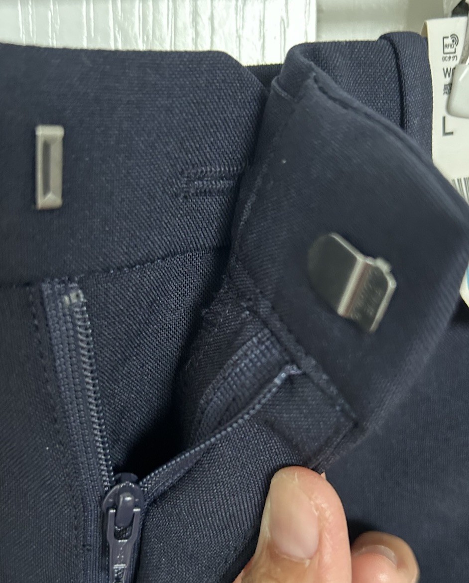 Uniqlo Women's Navy Blue Zipper Tapered  Leg Pants Ankles Size Large NWT thumbnail 3