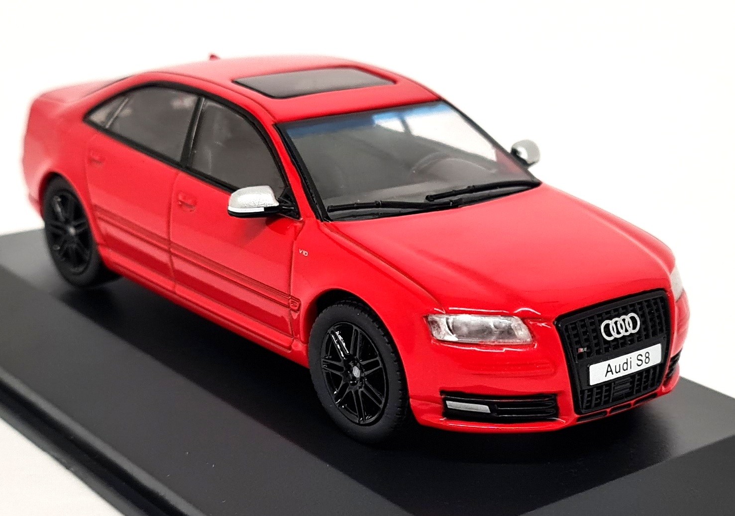 Solido 1/43 - Audi S8 D3 5.2i V10 Red / Blackline Diecast Scale Model Car
