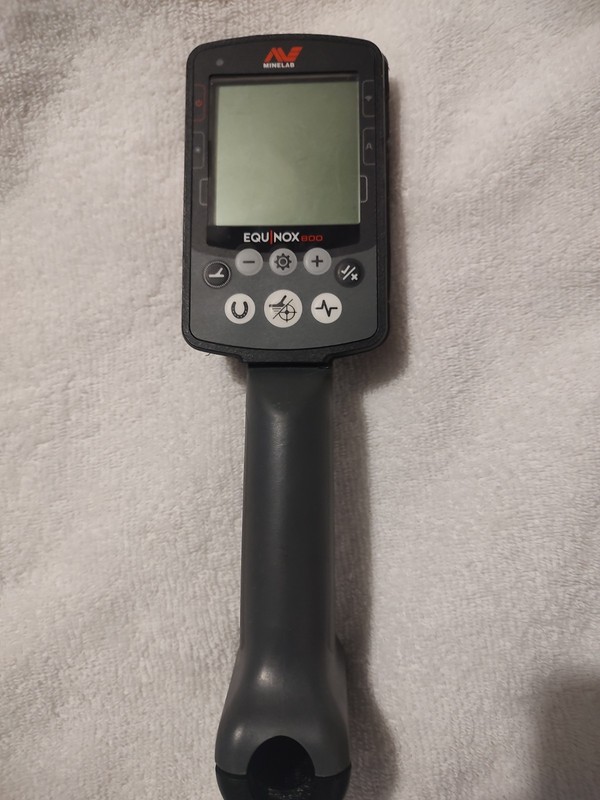 minelab equinox 800 for parts /not working.