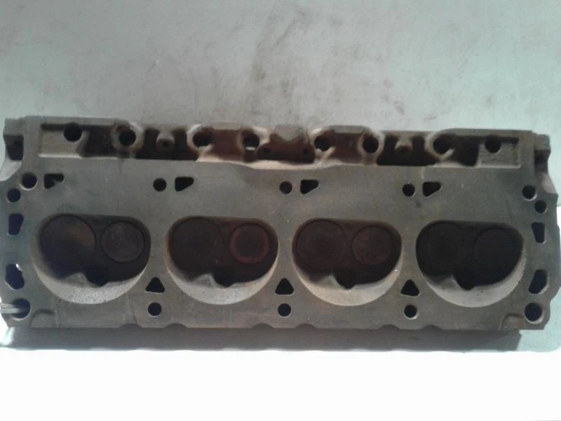 Culata Ford BRONCO V8 D70E 1975-1977 75-77 Foto 3 de 3