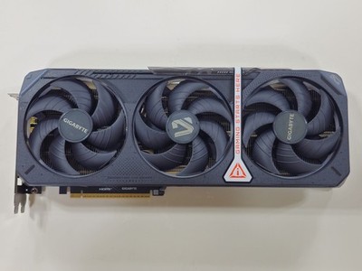 【新品同様】GeForce RTX 5070 12GB　GIGABYTE Amazon.com: GIGABYTE GeForce RTX 5070 WINDFORCE OC SFF 12G