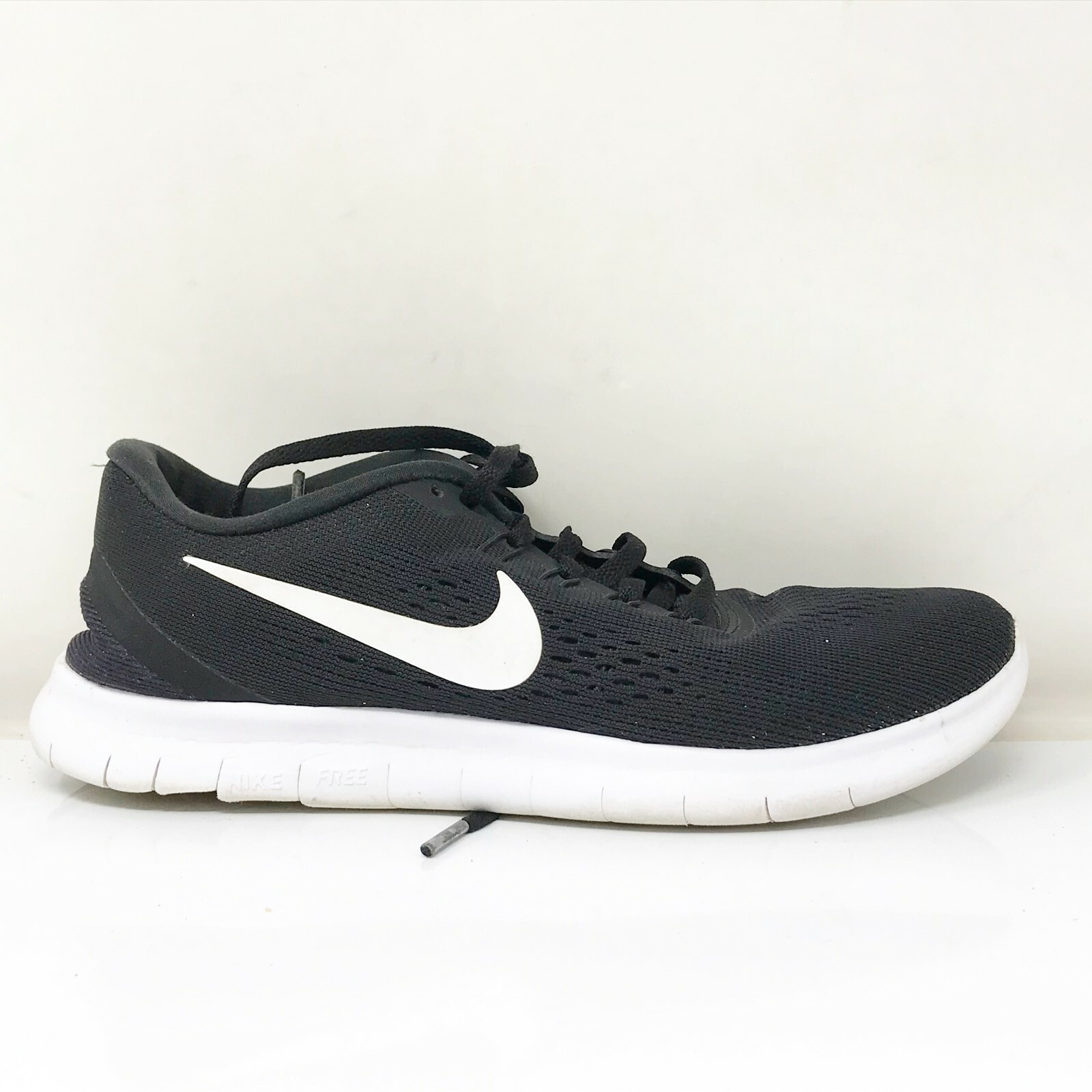 black nike size 6