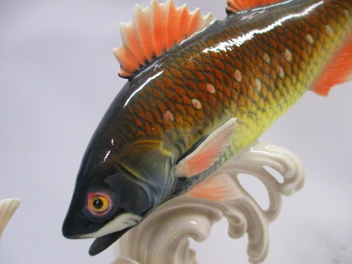 Skulptur groß Karl Ens deutsches Porzellan zwei stilisierte Forellenfische auf Wellensockel - Bild 17 von 22