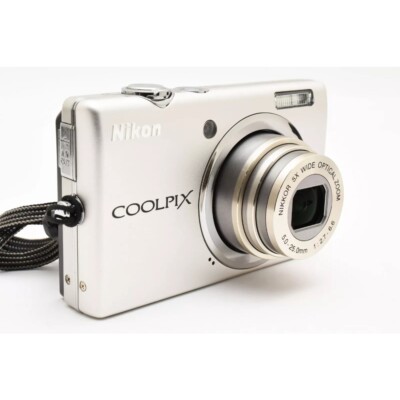 Nikon COOLPIX S570 Digital Camera 12.0MP 5x Optical Zoom Smile