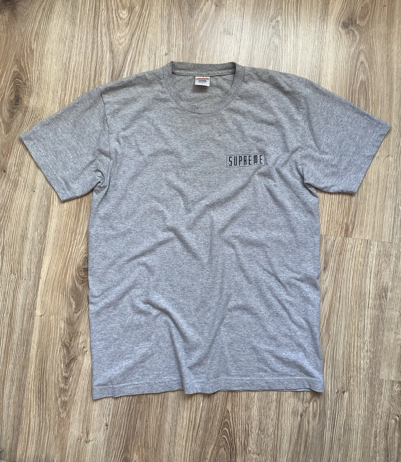 T shirt gris Supreme Riot Man's SS2014 fabriqué aux États Unis taille L