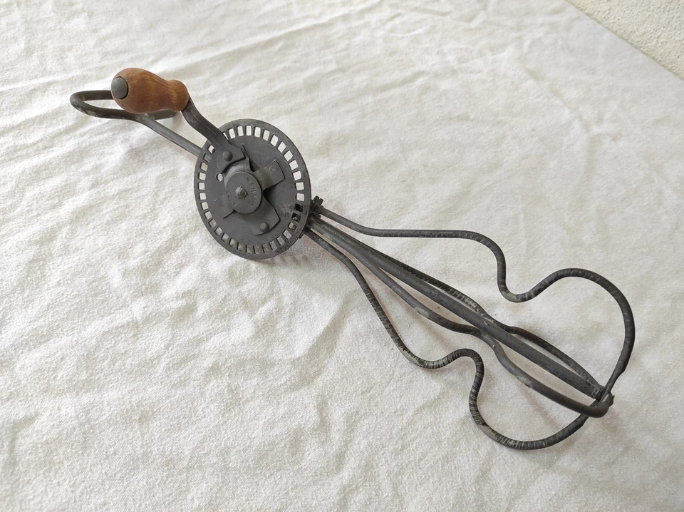 Ancien Batteur à main, Fouet de cuisine Vintage Kenavo - Photo 1/4