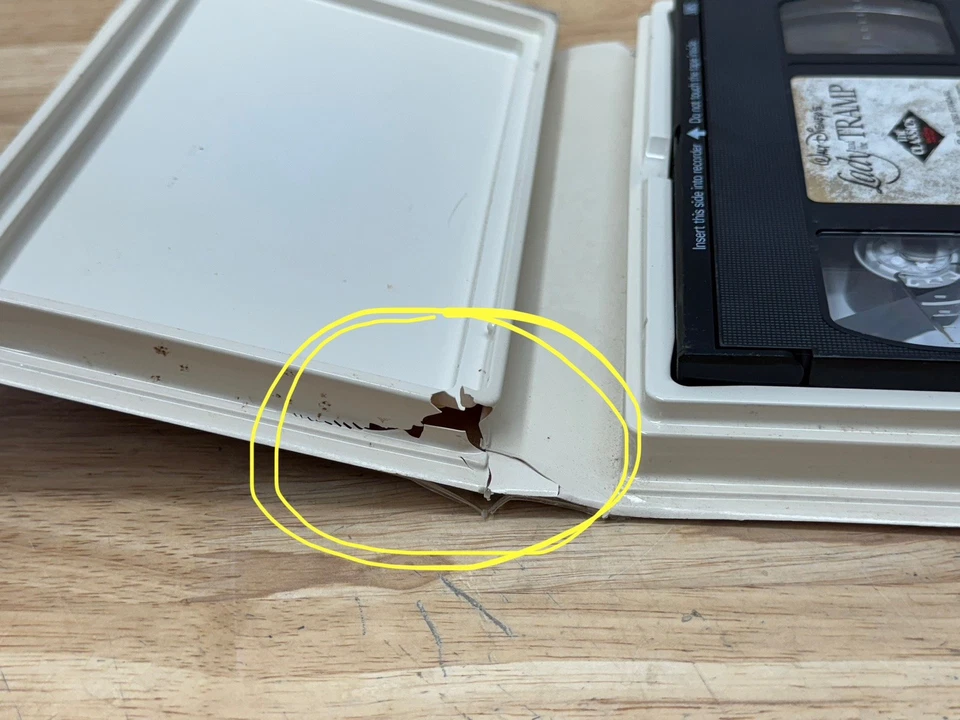 Lady & The Tramp VHS Clamshell Walt Disney Classic Black Diamond  - Image 3 of 4