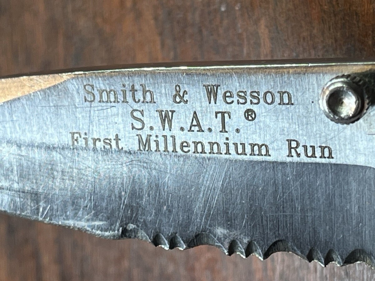 SMITH & WESSON SWAT S.W.A.T. First Millennium Run Folding Pocket