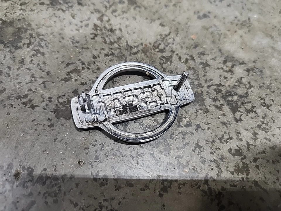 99 00 01 NISSAN PATHFINDER REAR GATE LID EMBLEM BADGE SYMBOL LOGO USED OEM B13 - Image 4 of 4