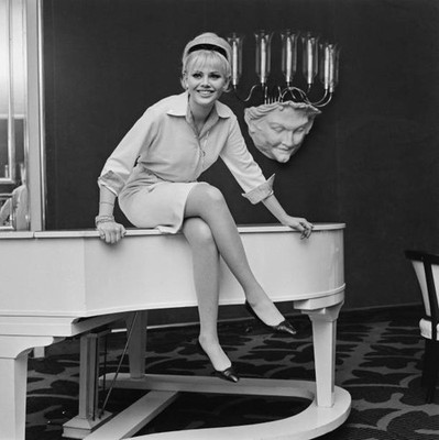 Swedish actress Britt Ekland sitting on a grand piano UK 27th Janu- Old Photo 1