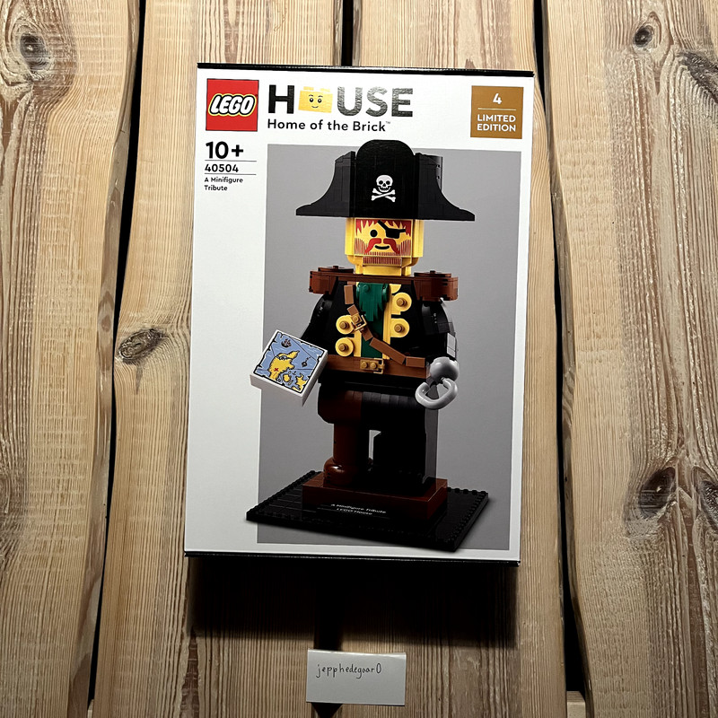 LEGO House 40504: A MINIFIGURE TRIBUTE + FREE SHIPPING (No US Tariffs)