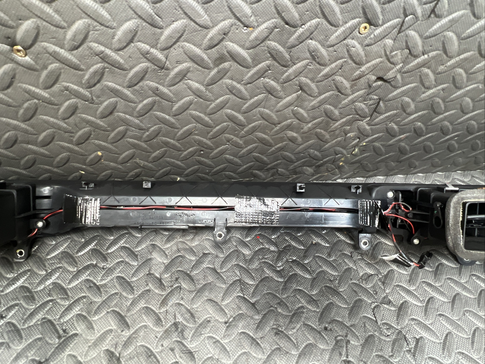 💥 OEM 2014 - 2021 MASERATI QUATTROPORTE DASH AIR VENTS TRIM 670011057