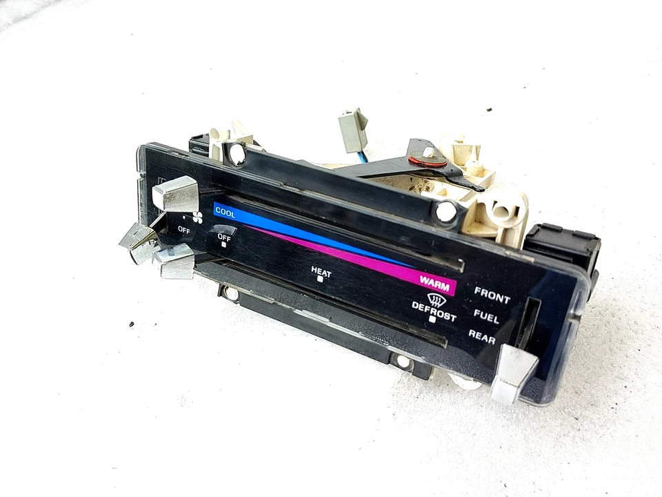 83 Control de calefacción con interruptor de tanque de combustible Ford F100 F150 F250 F350 Bronco Foto 2 de 4