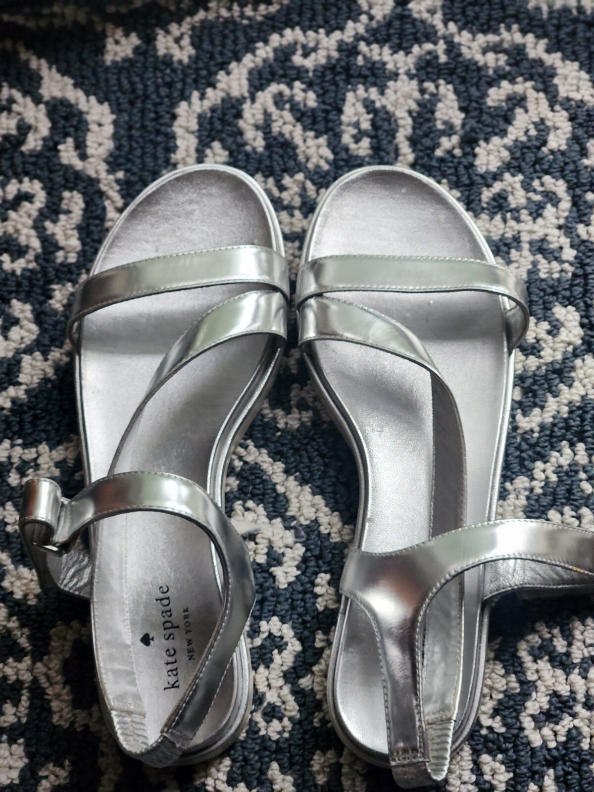Sandals KATE SPADE McKee Open Toe Flats Size 10N Metallic Silver Patent Leather-image