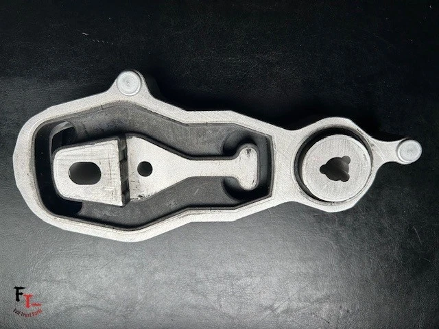 SE ADAPTA A: FORD TAURUS 2013-2019 (3,5 L, V6) -- MOTOR PAR PUNTAL MONTAJE INFERIOR TRASERO. Foto 2 de 4