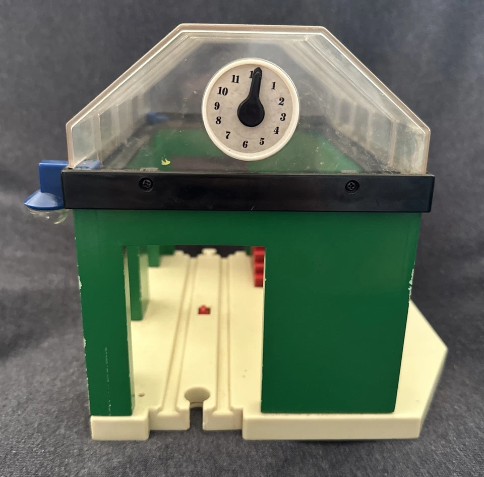 Estación de tren Battat - Luces y sonidos - Thomas & Brio madera compatible FUNCIONA Foto 3 de 4