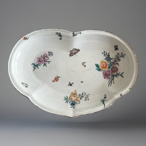 Antiguo plato de postre Chelsea en forma de corazón, con insectos y flores C 1750 - Imagen 1 de 19