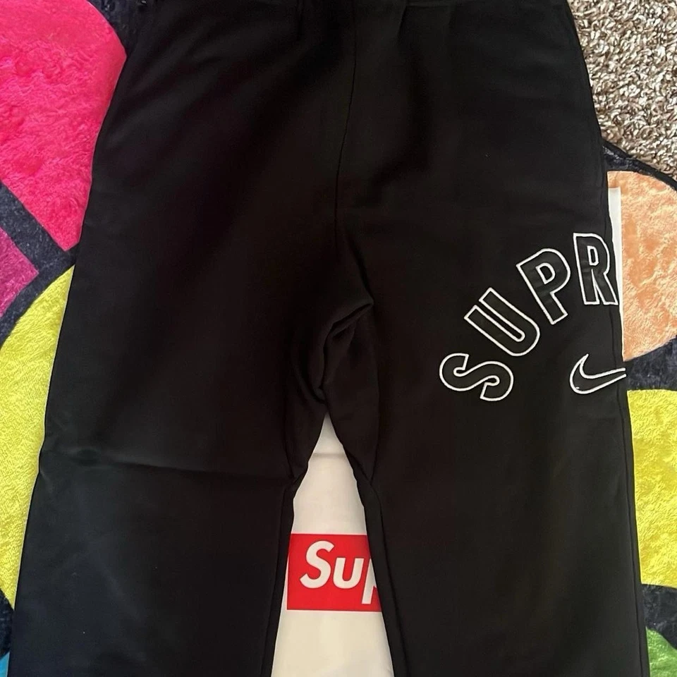 Pantalones deportivos Supreme años 2000 streetwear vintage tipo Y2k talla pequeña buen ajuste Foto 2 de 4