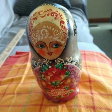 Scarf Covering Russian 5 Pce Matryoshka Nesting Doll - 6.5” - Red Signed 