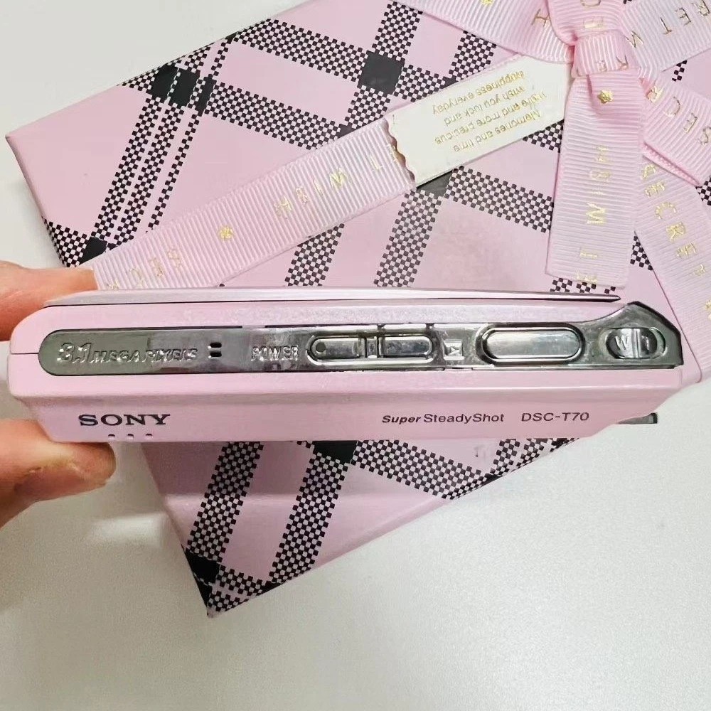 Sony Cyber Shot DSC-T70 CCD Digital Camera 8.1MP 3x Optical Zoom
