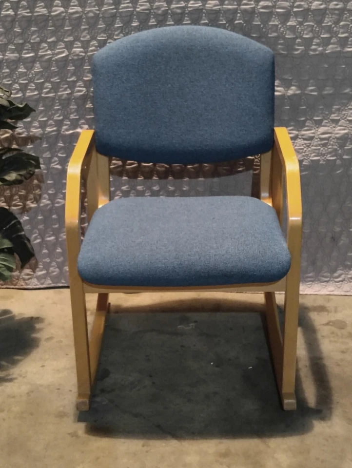 Cadeira de hóspedes Sauder Blond Wood 2 posições (balanço) clássica escritório lateral - Imagem 2 de 4