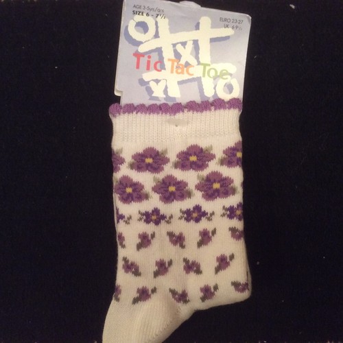 3 pairs Girls socks with textured rubber soles. 3-5yo - Picture 4 of 5