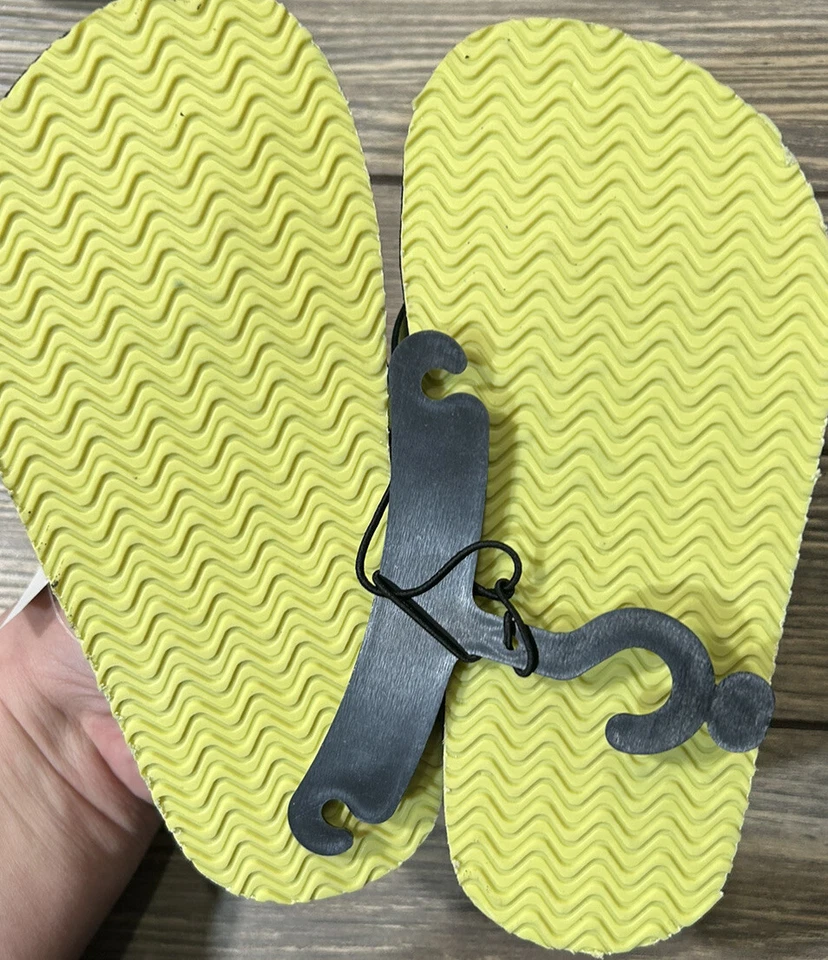 Chanclas Wave Zone Boys Temáticas Tiburones Azul Marino y Amarillo en Color Talla 12 Nuevas con Etiquetas Foto 2 de 2