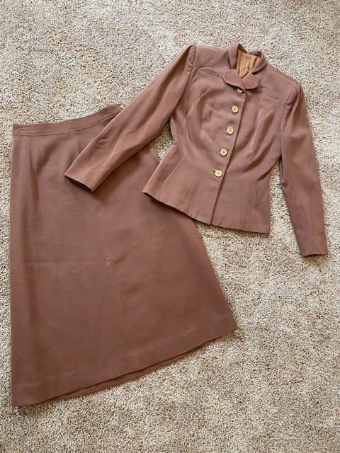 Vintage 1940's Women's Handmacher Brown Wool/Gabardine Suit - Size 4/6