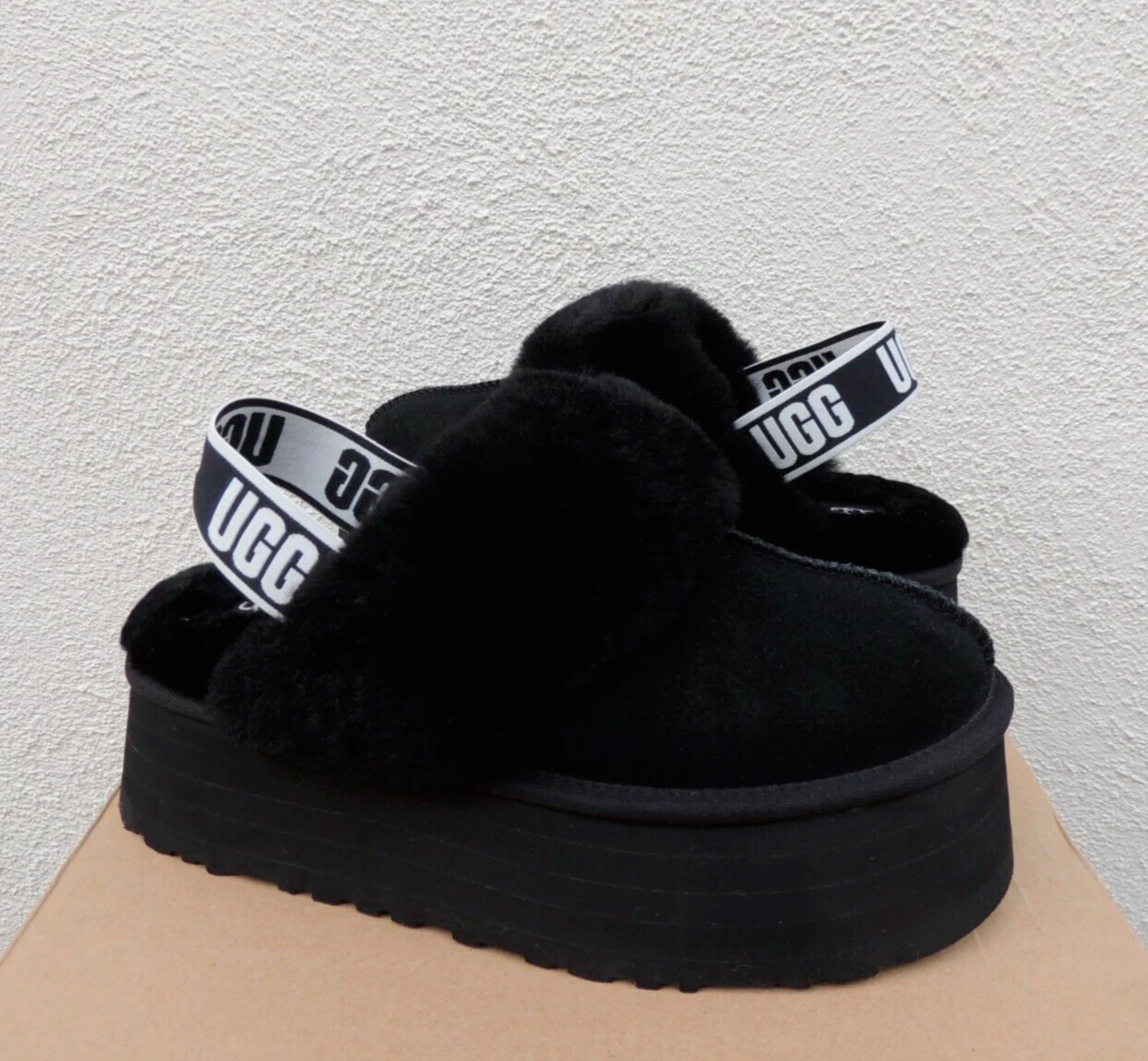 UGG SANDALI NERI FUNKETTE FLUFF SLIDE SLIPPER PLATEAU DONNA US 9 EUR 40 ~NUOVI CON SCATOLA