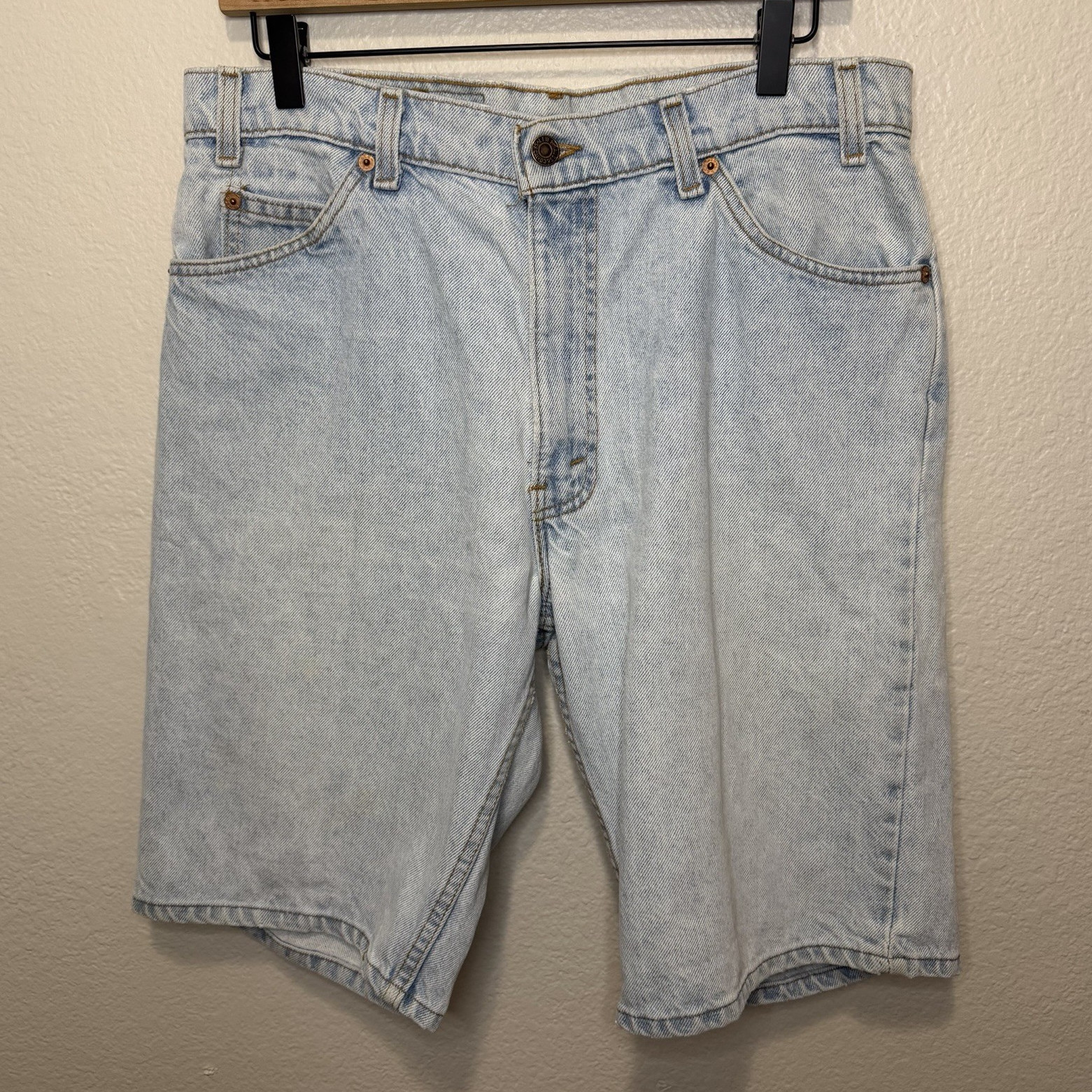 Pantalones Cortos Vintage Levi’s 550 34 Lavado Claro Denim Naranja Pestaña Calce Relajado