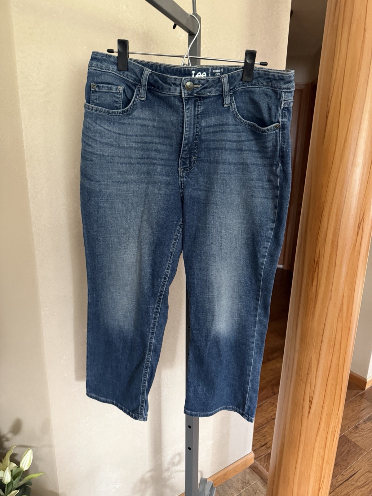 Women's Lee Regular Fit Capri Mid Rise Jean Capris Size 14M VGUC