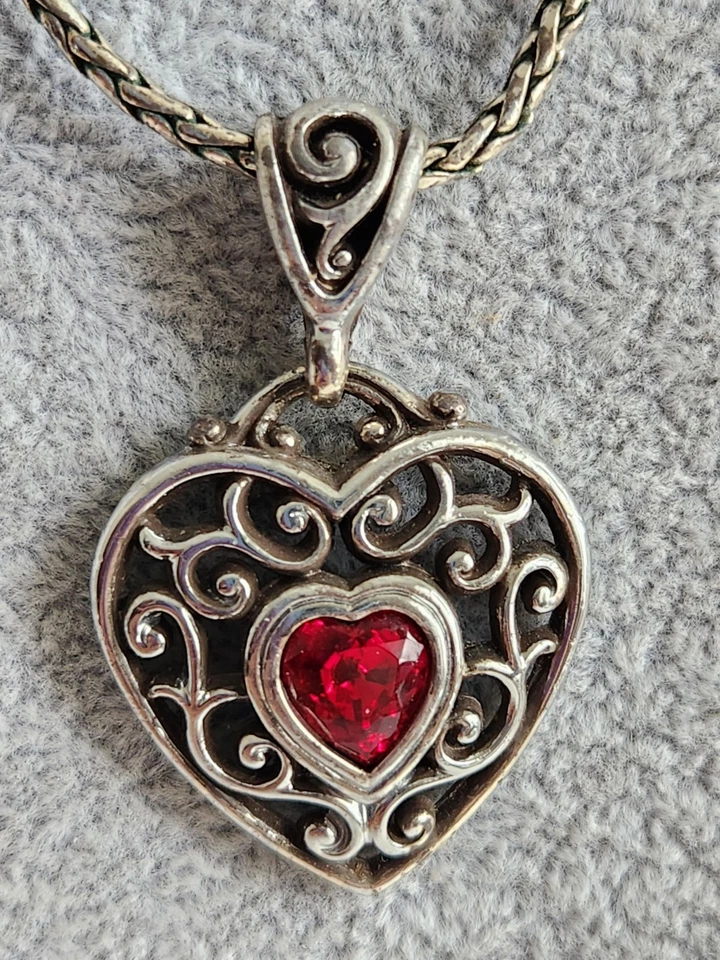 Collar Brighton Silvertone 18" Corazón Cristal Rojo Foto 2 de 4