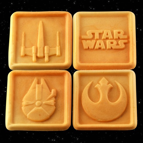 Star Wars Waffle Maker 4 Slice Black Kitchen Breakfast Kids Novelty Appliance - Picture 3 of 5