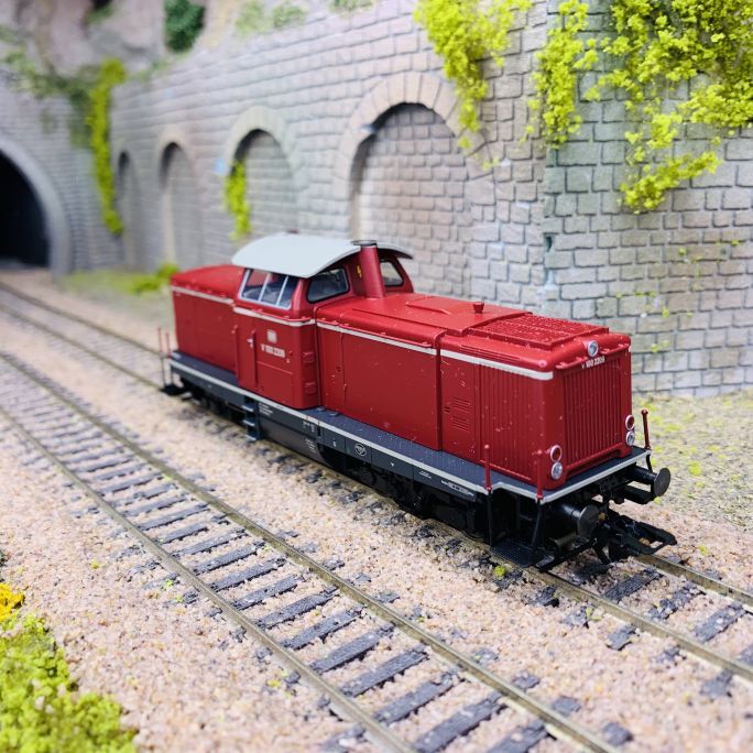 Locomotive diesel V 100.20 DB Marklin 37176 HO 1/87 pour reseau ferroviaire
