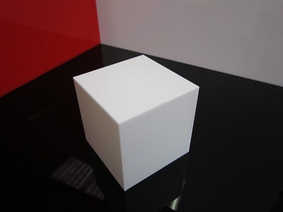 Weiße Acryl Vitrine Würfel Ständer Quadratisch 5-seitig Box Tablett Laden Halter 100 mm