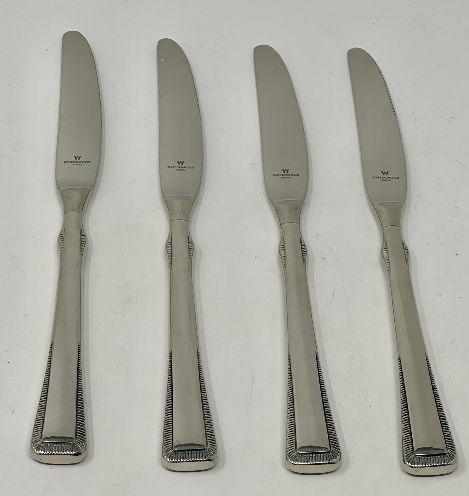 Wedgwood Platinum Plume Set of 4 Dinner Knives 9 3/4