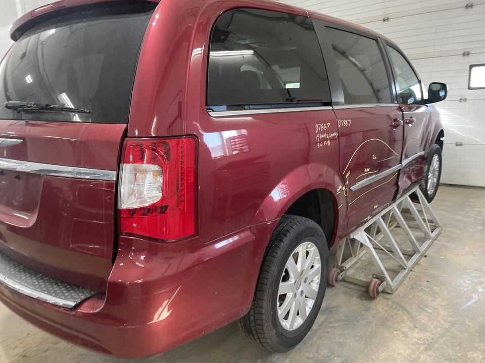 Conjunto de luz trasera izquierda usada se adapta a: Chrysler Town & Country 2013 grado A izquierdo Foto 4 de 4