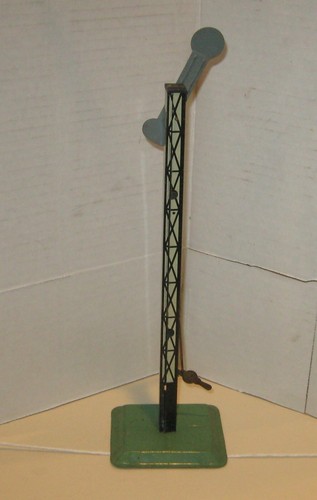 VINTAGE O GAUGE POSTWAR TIN LITHO TWIN FLAG SEMAPHORE- one flag is missing - Picture 3 of 7