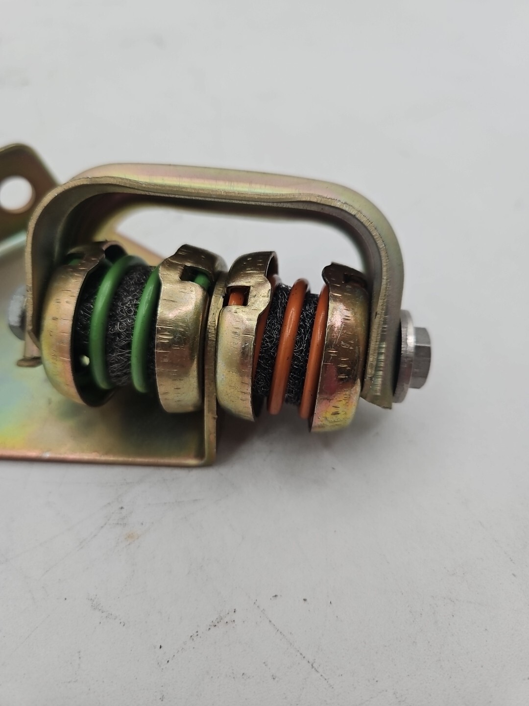 BENTLEY RIGHT REAR SILENCER EXHAUST HANGER - UR26630