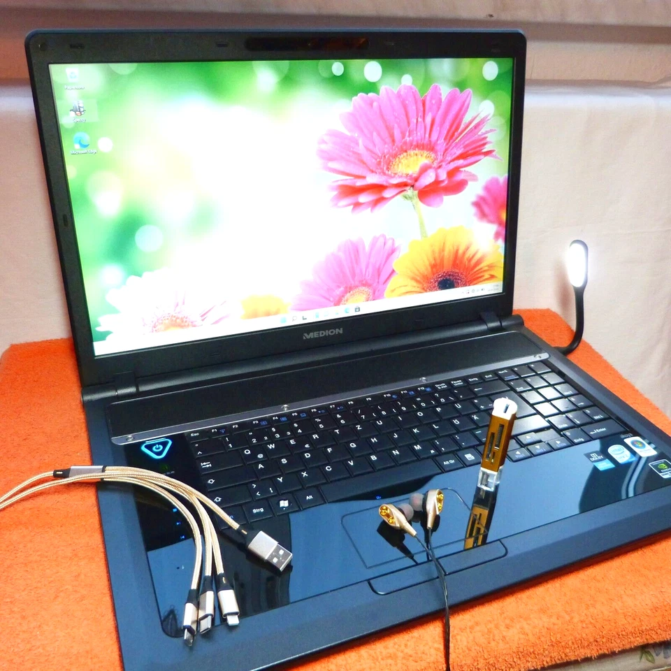 Medion P8610 XXL Kino 18 Zoll I 1TB SSD Windows 10 l 8GB RAM NEU 2x GeForce GPU